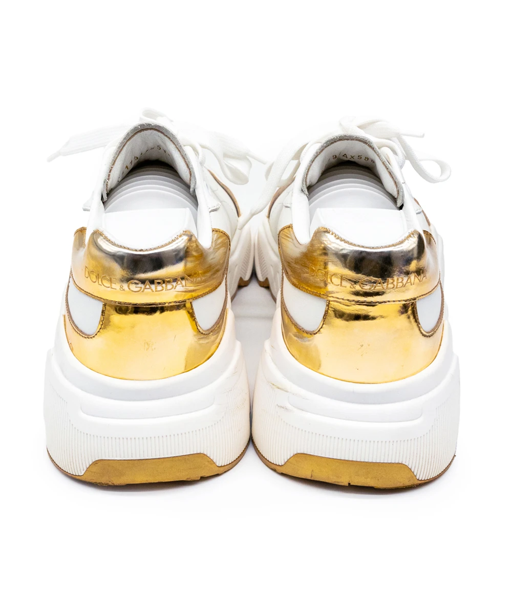 Dolce  Gabbana Size 40 White/Golden Patent Leather Super King Low Top Sneakers