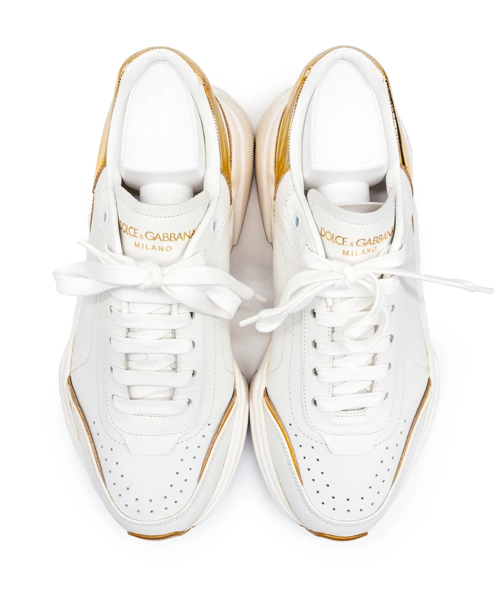Dolce  Gabbana Size 40 White/Golden Patent Leather Super King Low Top Sneakers