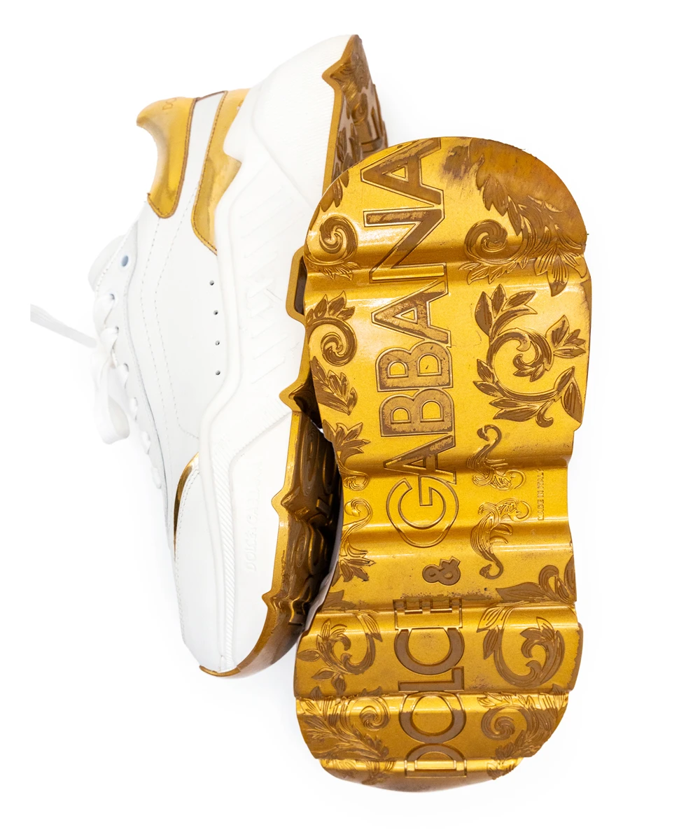 Dolce  Gabbana Size 40 White/Golden Patent Leather Super King Low Top Sneakers