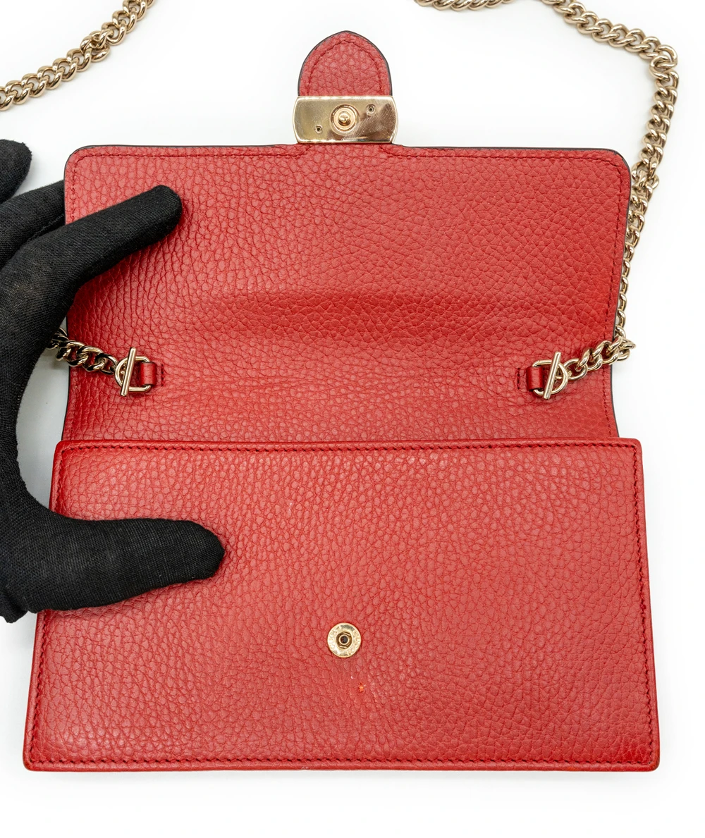 Gucci Red Leather Interlocking G Flap Chain Clutch