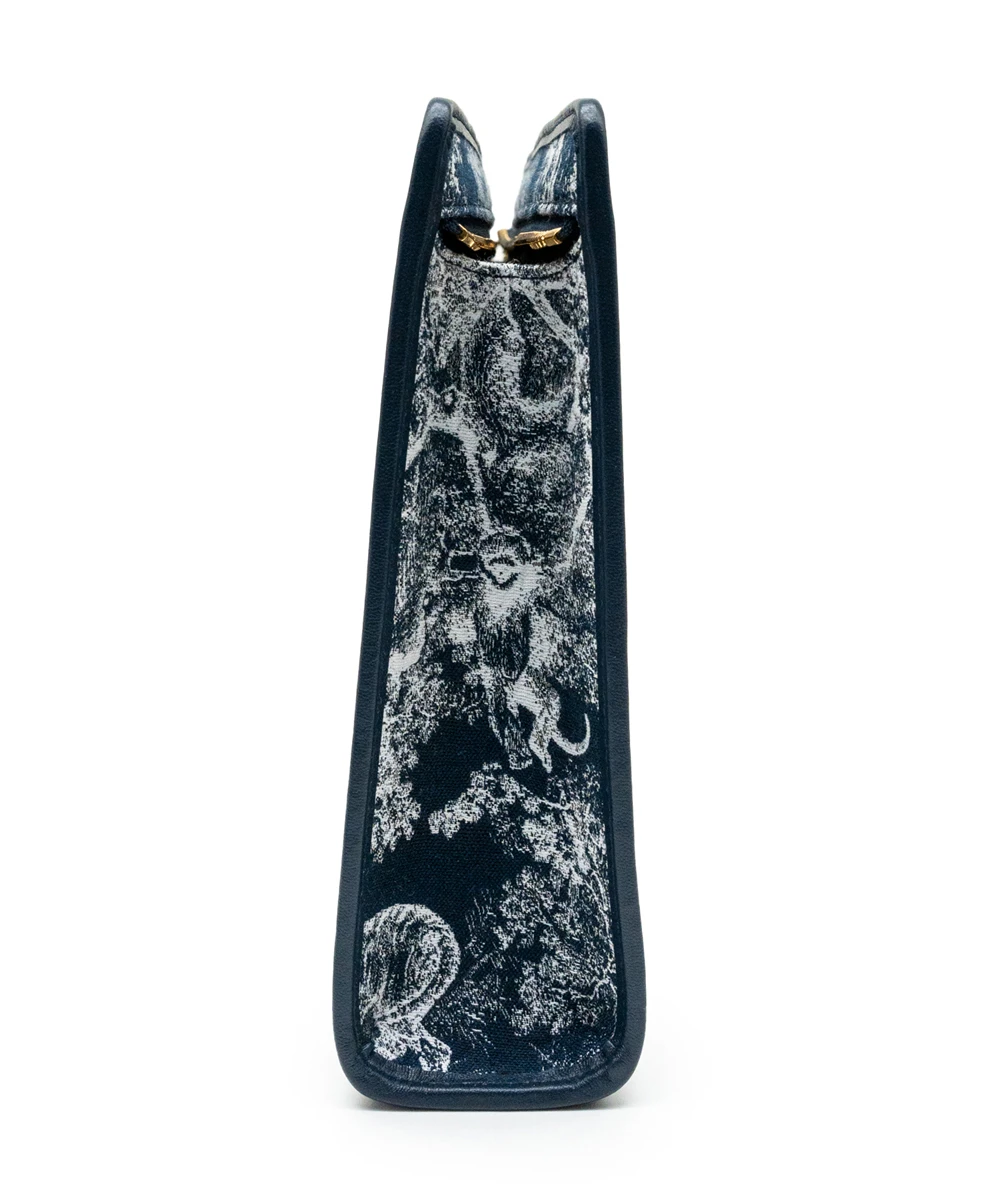 Christian Dior 30 Montaigne Dea Blue Toile de Jouy Reverse Jacquard Pouch