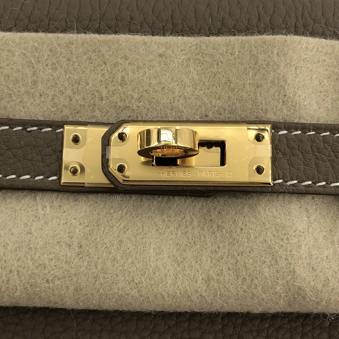 Hermes 2022 (Stamp U) Size 25 Togo leather Kelly Etoupe in Color with Gold Hardware
