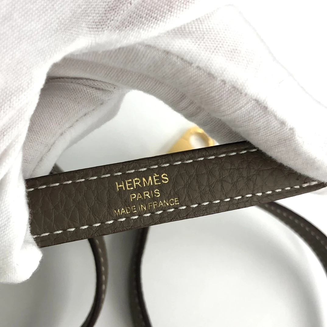 Hermes 2022 (Stamp U) Size 25 Togo leather Kelly Etoupe in Color with Gold Hardware