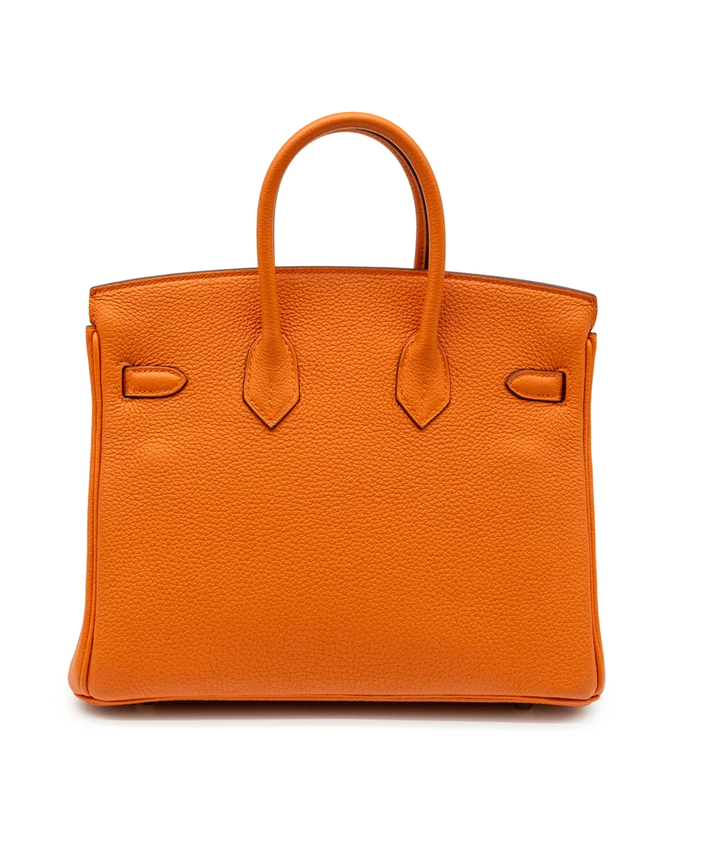 Hermes Birkin (Stamp B) Size 25 Togo Leather handbag in Orange with Gold Hardware Brand New Year 2023